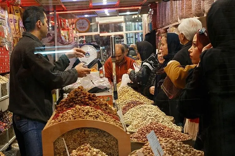 شب یلدا امسال چقدر برای آجیل و میوه هزینه کنیم؟
