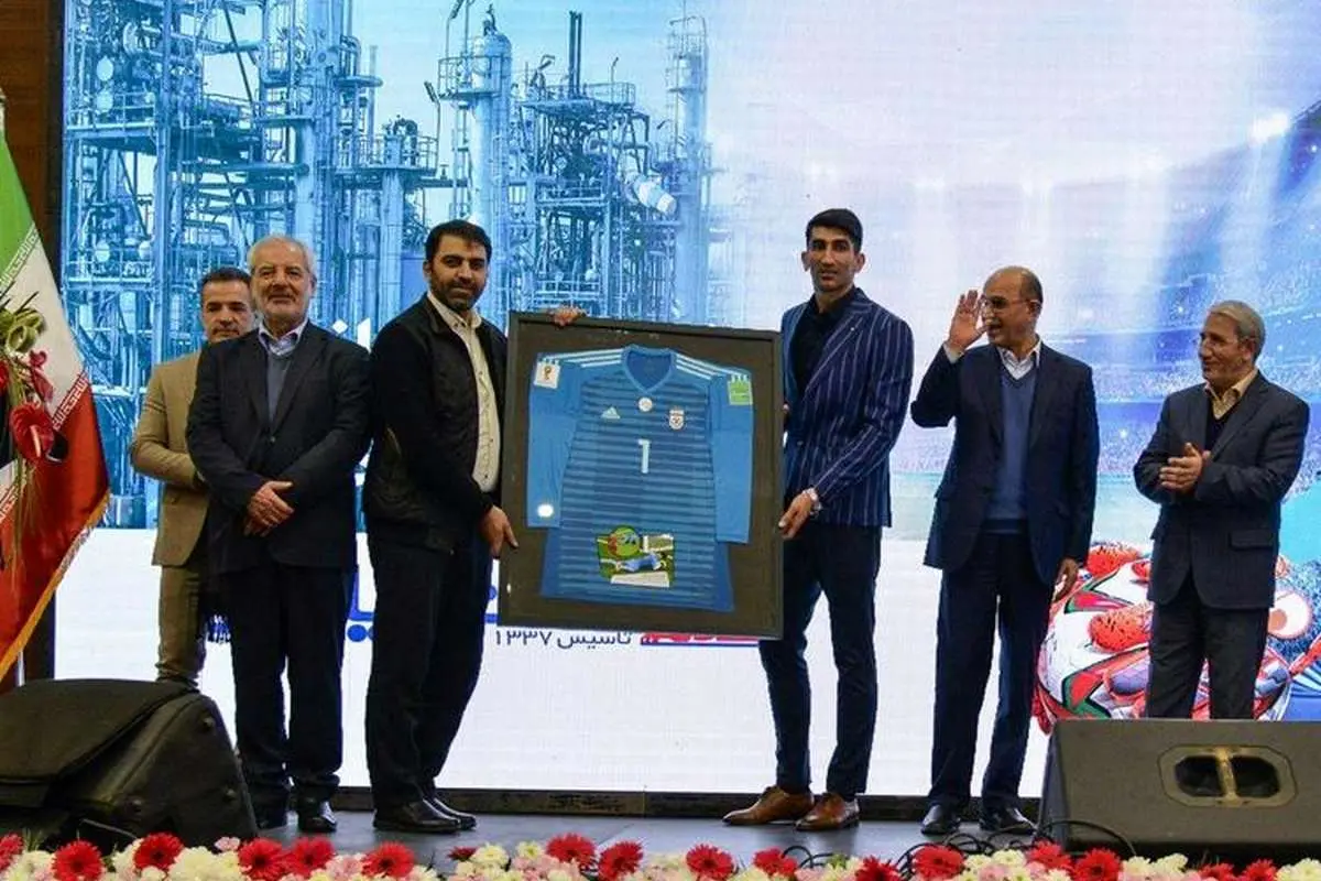 بیرانوند پیراهن خود را به بنیاد برکت اهدا کرد