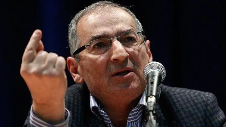 زیباکلام: با قانون اساسی هیچ یک از بن‌بست‌های کشور حل نمی‌شود