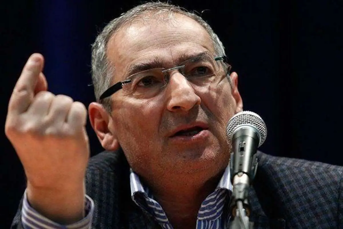 زیباکلام: با قانون اساسی هیچ یک از بنبستهای کشور حل نمیشود