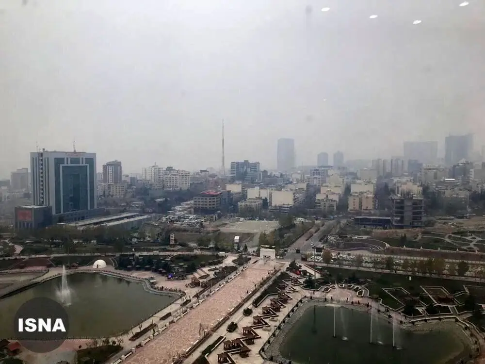(عکس) آلودگی هوای تهران از نمای ساختمان استانداری