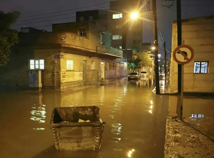 اهواز را آبِ باران برد، تهران را سربِ دود