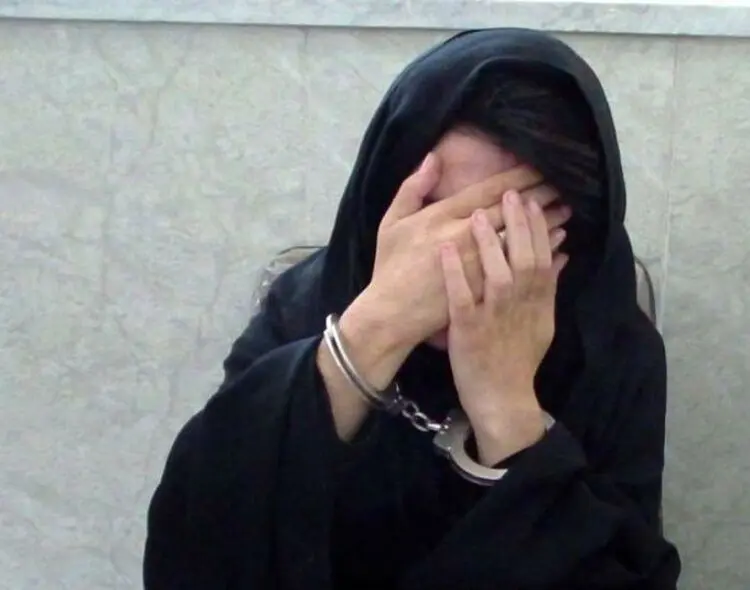 زن جوان اسیر وسوسه‌های شیطانی