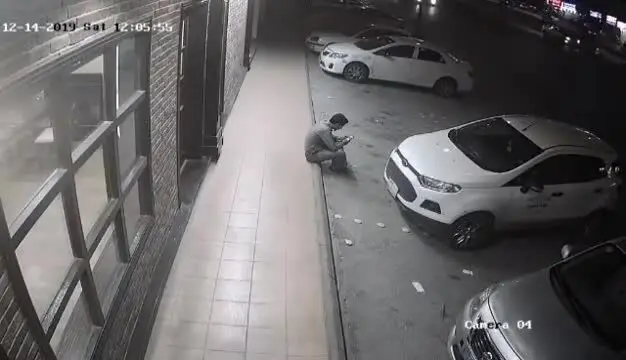 (ویدئو) فرار جوان عربستانی از مرگ