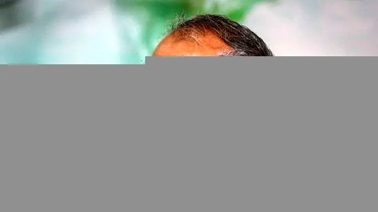 صادق زیباکلام: دچار نوعی فلج فکری شده‌ام