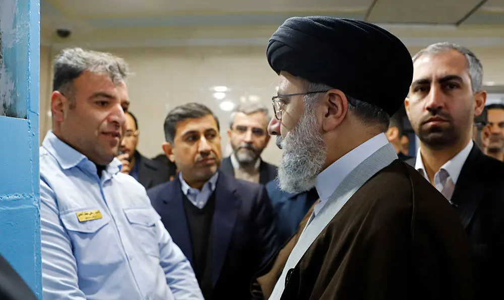 (تصاویر) بازدید سرزده رئیسی از ندامتگاه کرج