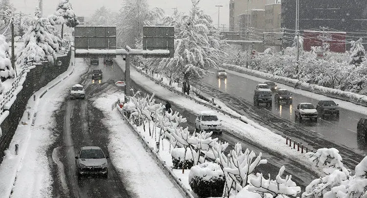 برف، تهران را سفید پوش می‌کند