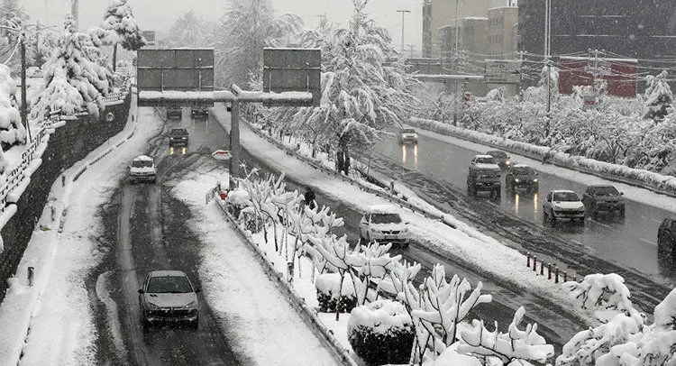 برف، تهران را سفید پوش می‌کند