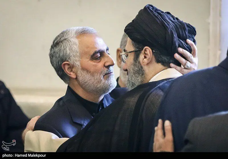 (تصویر) رابطه صمیمانه فرزندان رهبر انقلاب با سردار سلیمانی