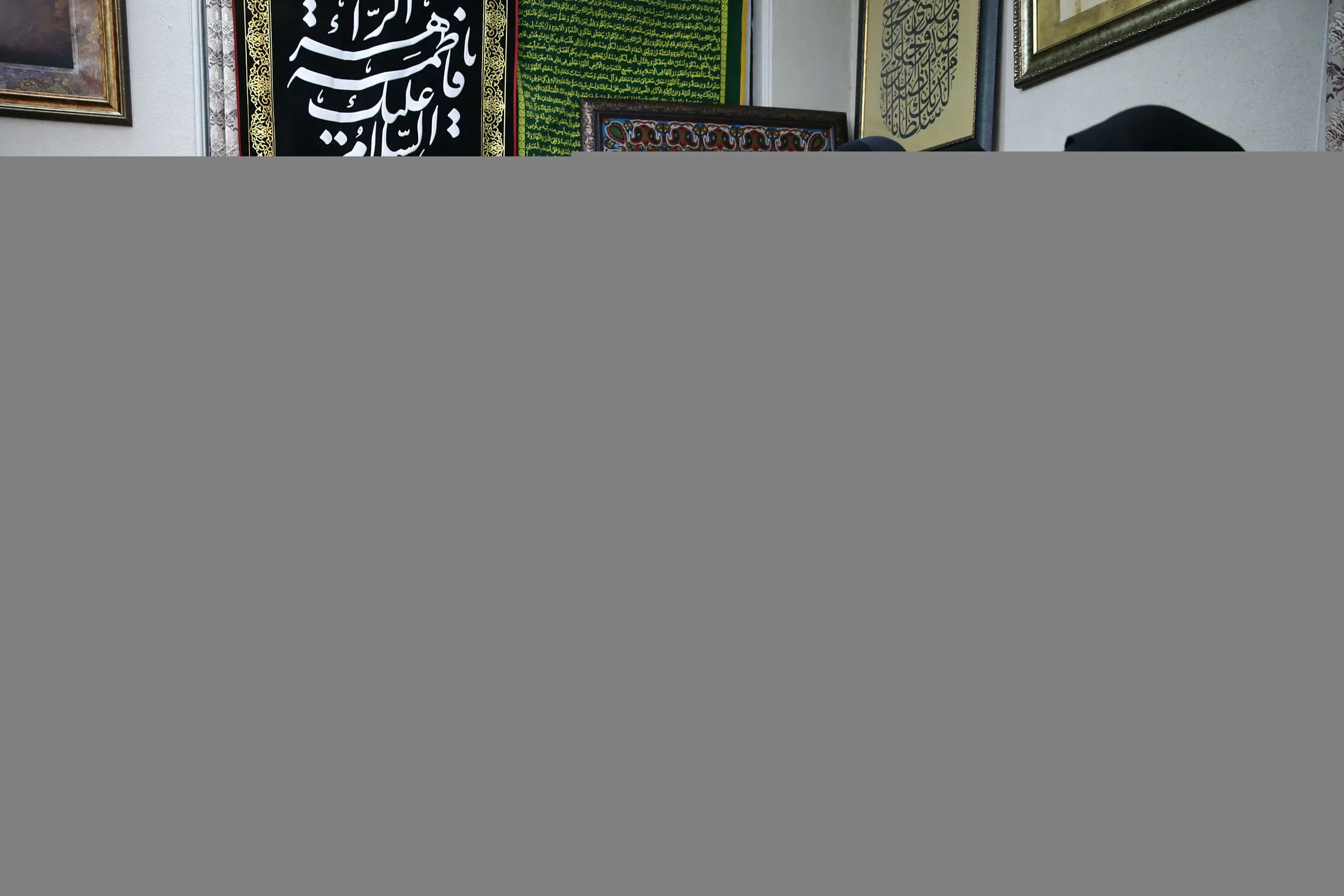 (تصاویر) حضور رهبر انقلاب در منزل سردار شهید قاسم سلیمانی
