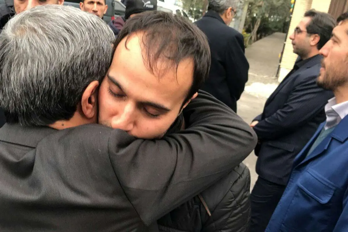 (عکس) فرزند شهید سلیمانی در آغوش احمدینژاد