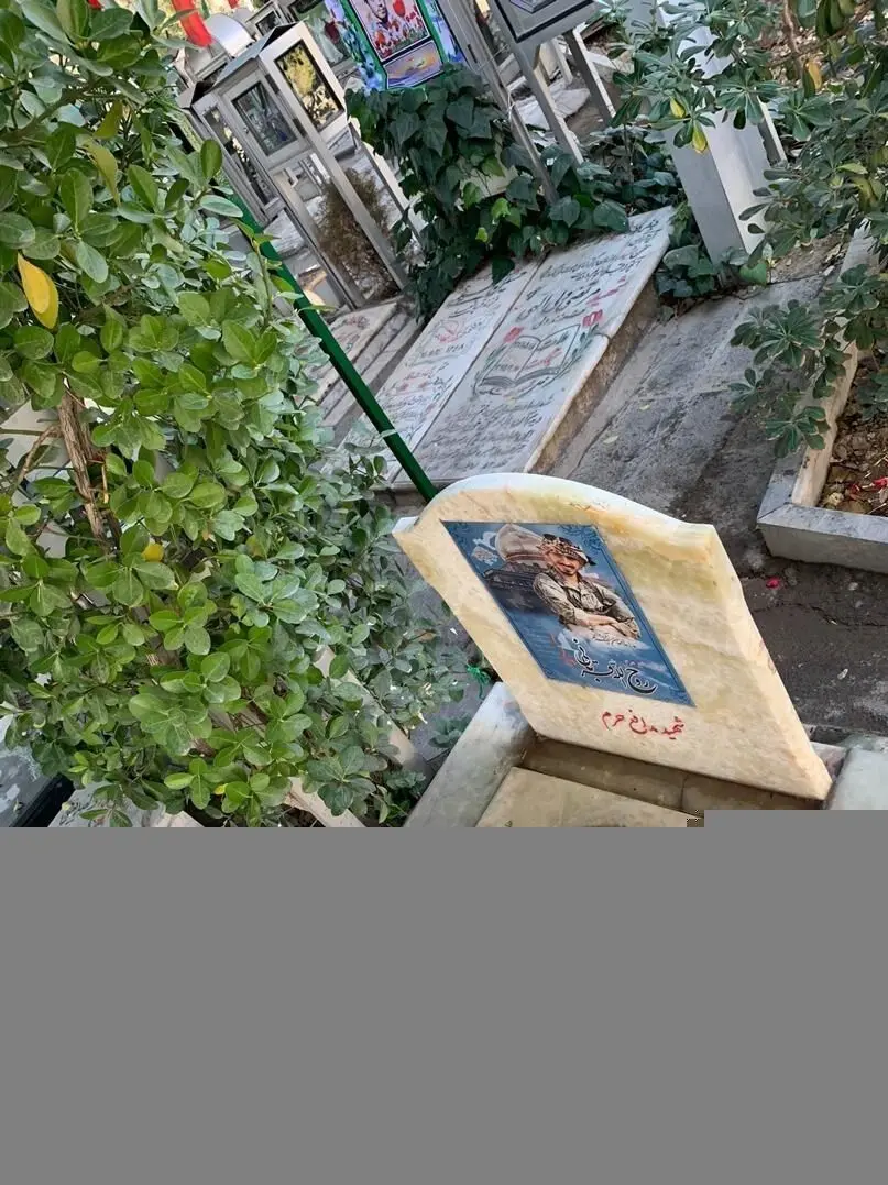 (تصاویر) محل خاکسپاری همراهان سردار سلیمانی