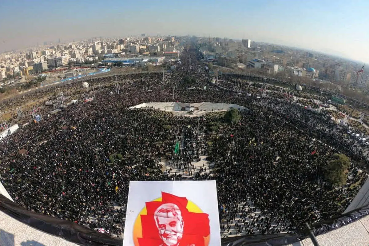 (تصاویر)  حماسه بی نظیر ملت از نمای برج آزادی