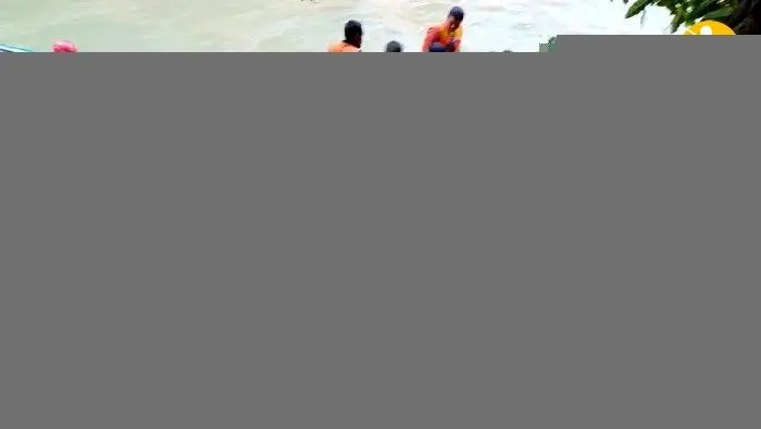 (تصاویر) سقوط مرگبار اتوبوس به دره در اندونزی