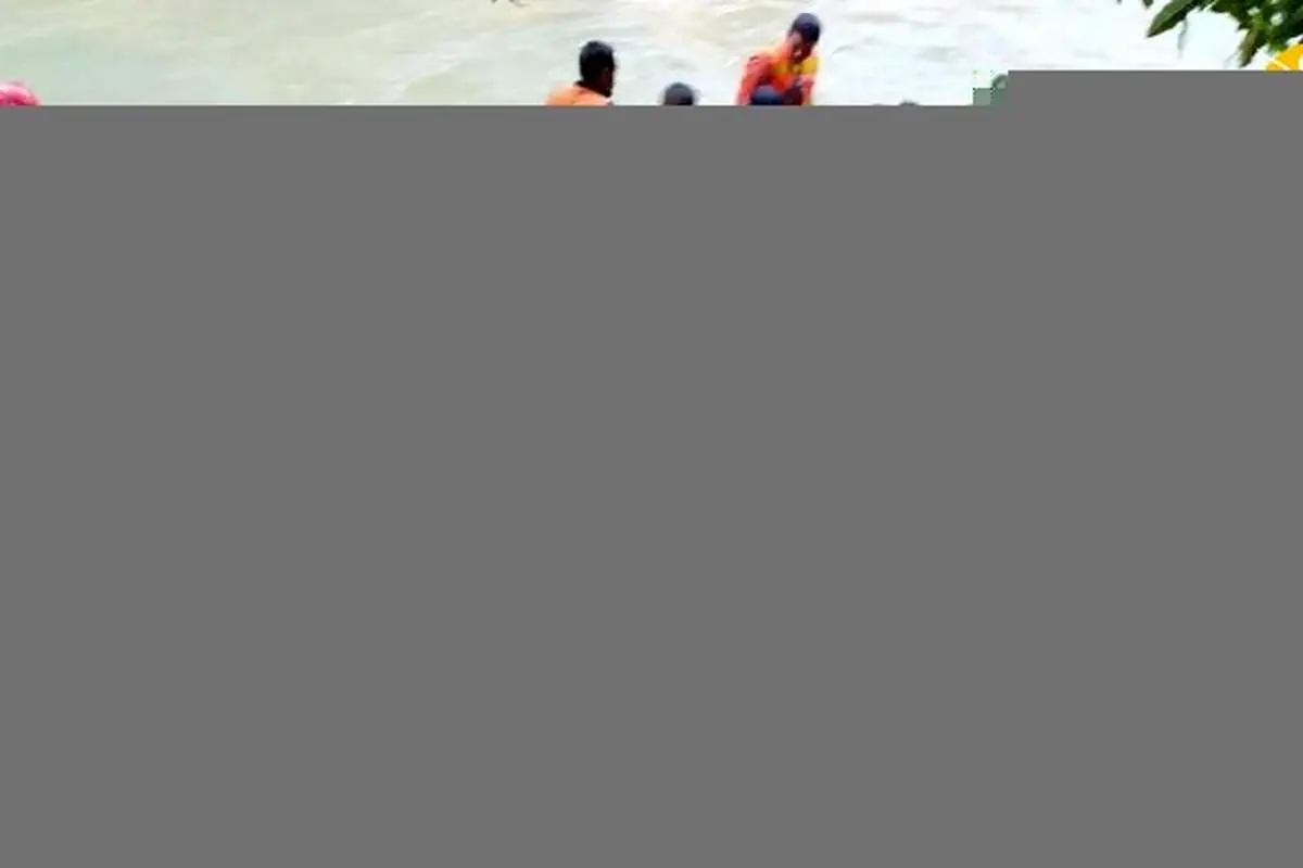 (تصاویر) سقوط مرگبار اتوبوس به دره در اندونزی