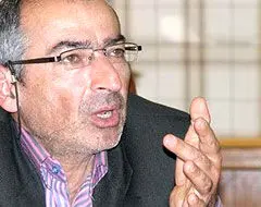 گرد و خاکها بخوابد، مناظره به نفع میرحسین تمام خواهد شد