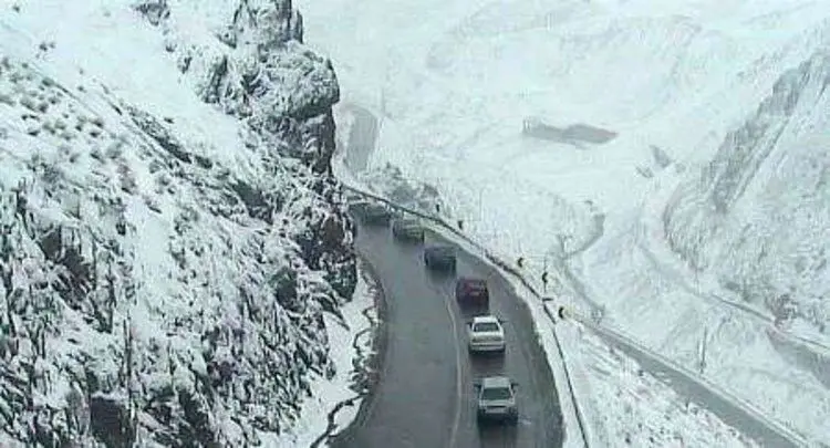 برف و باران در جاده‌های چهار استان کشور