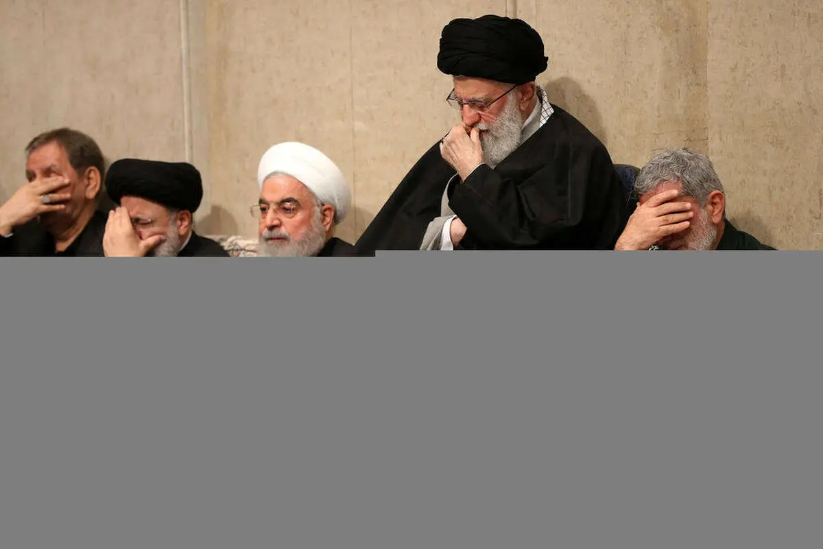 (عکس) سردار قاآنی در کنار رهبر انقلاب در مراسم بزرگداشت شهید سلیمانی