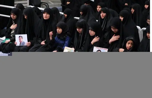 (عکس) تصویری از دختر سردار سلیمانی در محضر رهبر انقلاب