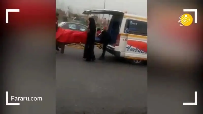 (ویدئو) افتادن بیمار از آمبولانس در بزرگراه حکیم