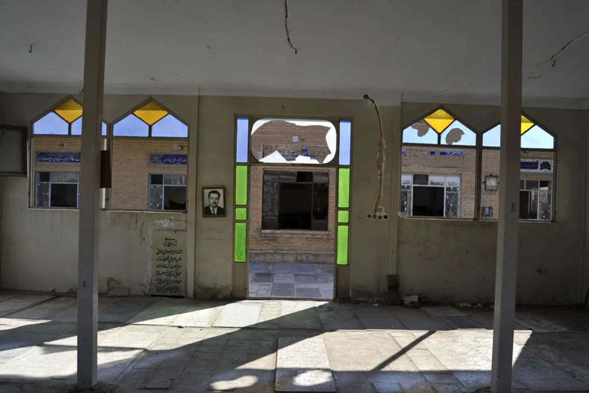 (تصاویر) وضعیت اسفناک یک قبرستان در قم