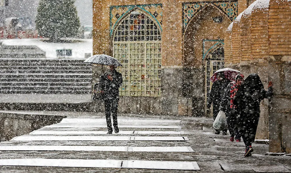 (تصاویر) اولین برف زمستانی در اصفهان