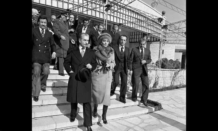 روزی که محمدرضا پهلوی با چشمانی اشکبار از ایران فرار کرد