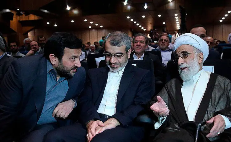 مؤمنی: برگزاری چنین انتخاباتی خود به مشکلات موجود اضافه می‌کند
