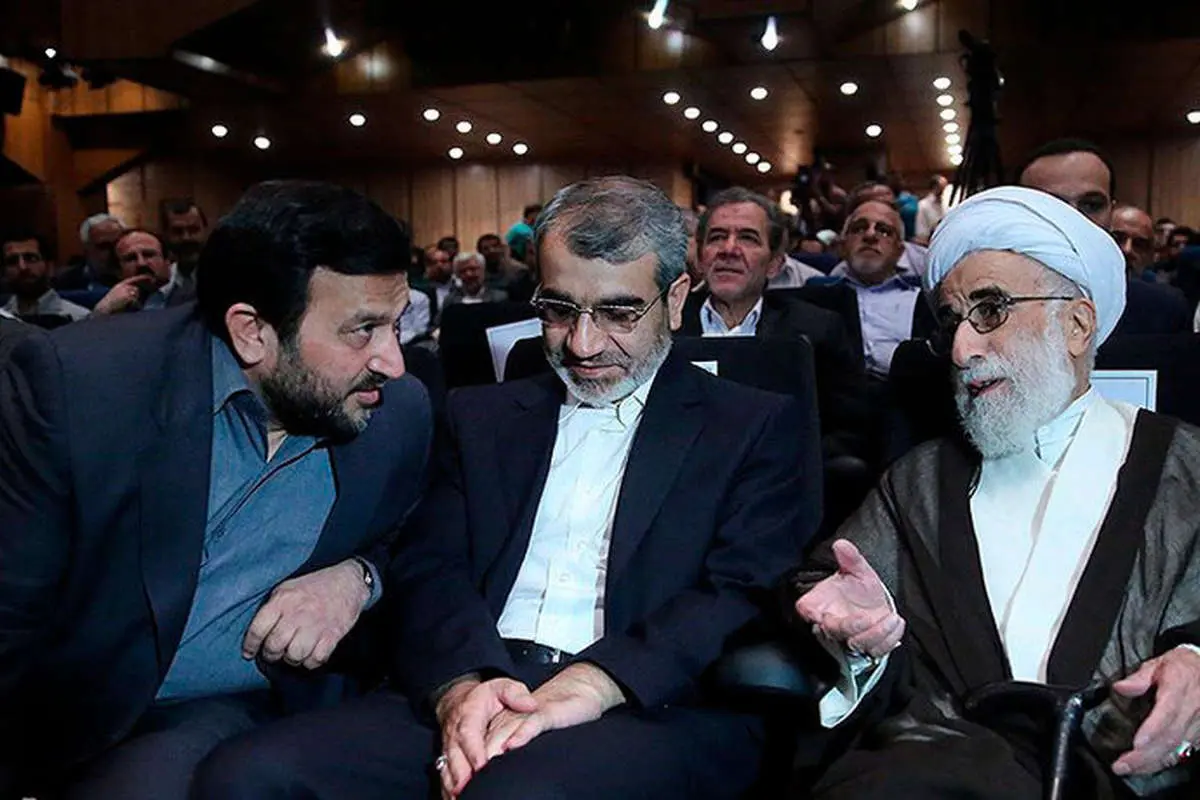 مؤمنی: برگزاری چنین انتخاباتی خود به مشکلات موجود اضافه میکند