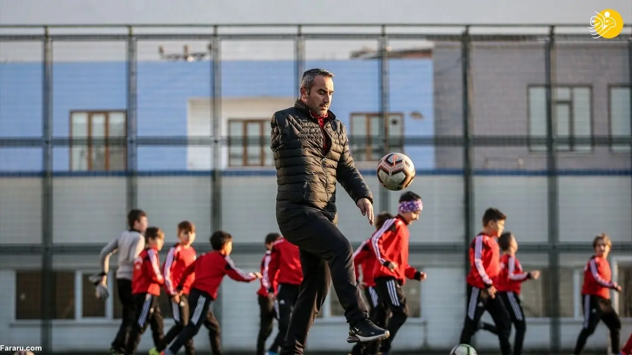 (تصاویر) سرمربی یک دست