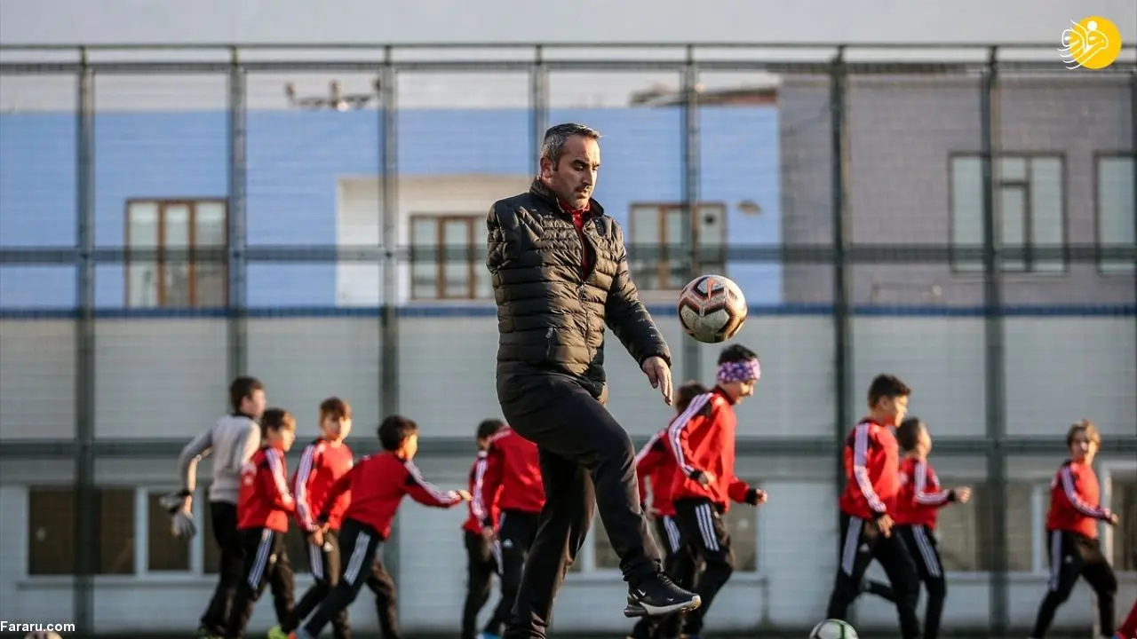 (تصاویر) سرمربی یک دست