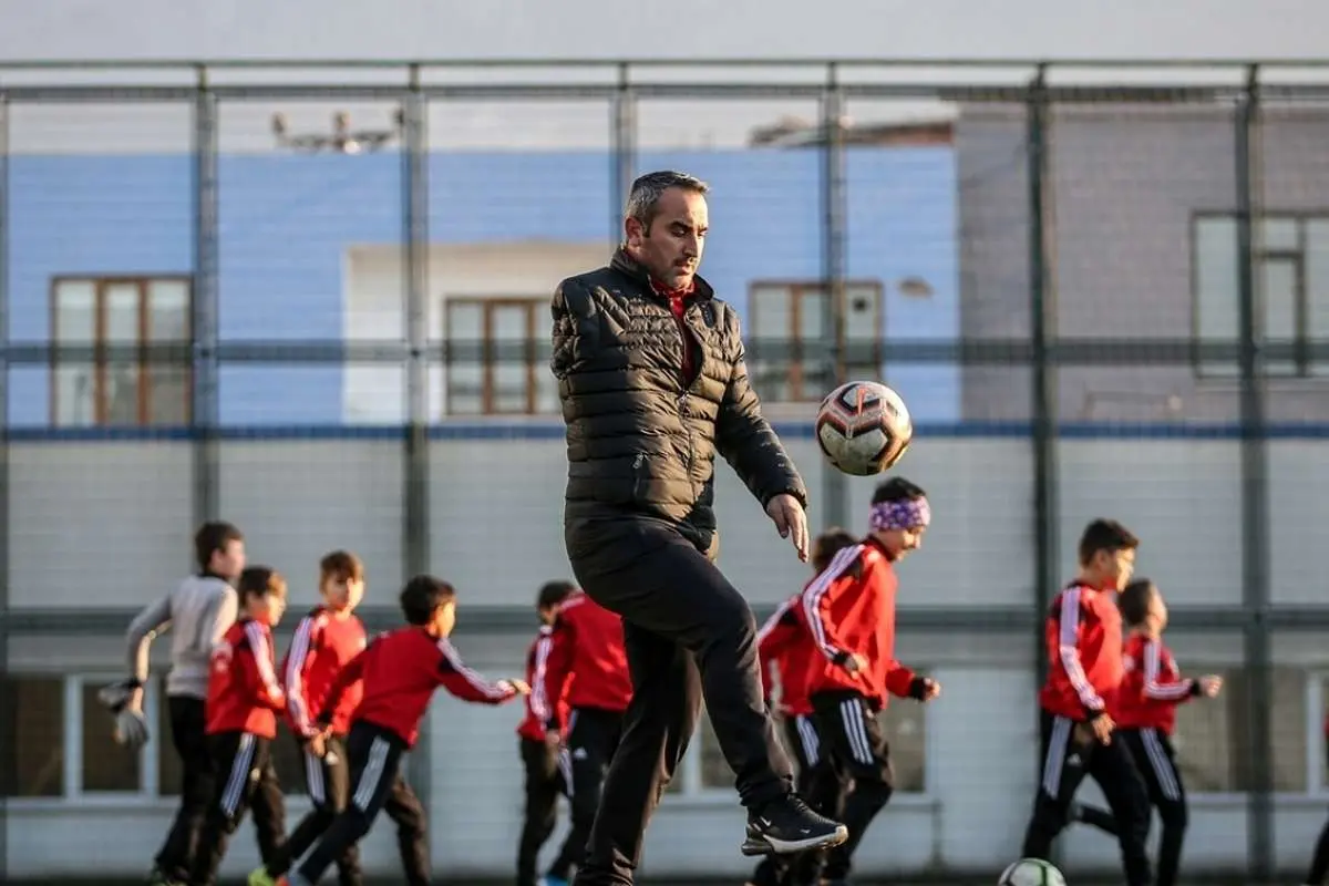 (تصاویر) سرمربی یک دست
