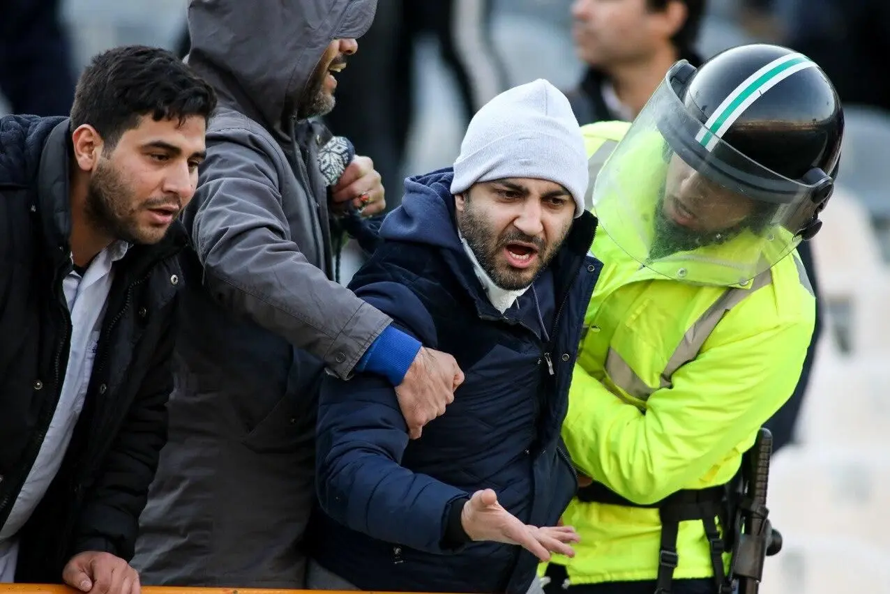تصاویری تلخ از سکو‌های ورزشگاه آزادی