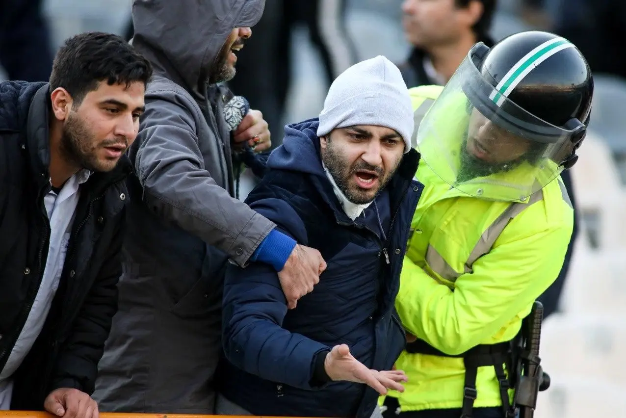 تصاویری تلخ از سکو‌های ورزشگاه آزادی