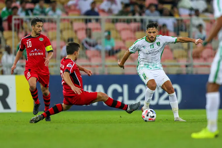 الاهلی با حذف استقلال رقیب استقلال شد