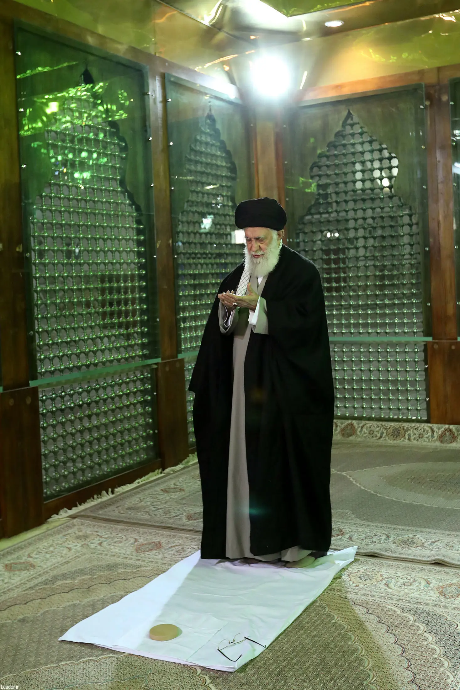(تصاویر) حضور رهبر انقلاب در مرقد امام خمینی(ره)