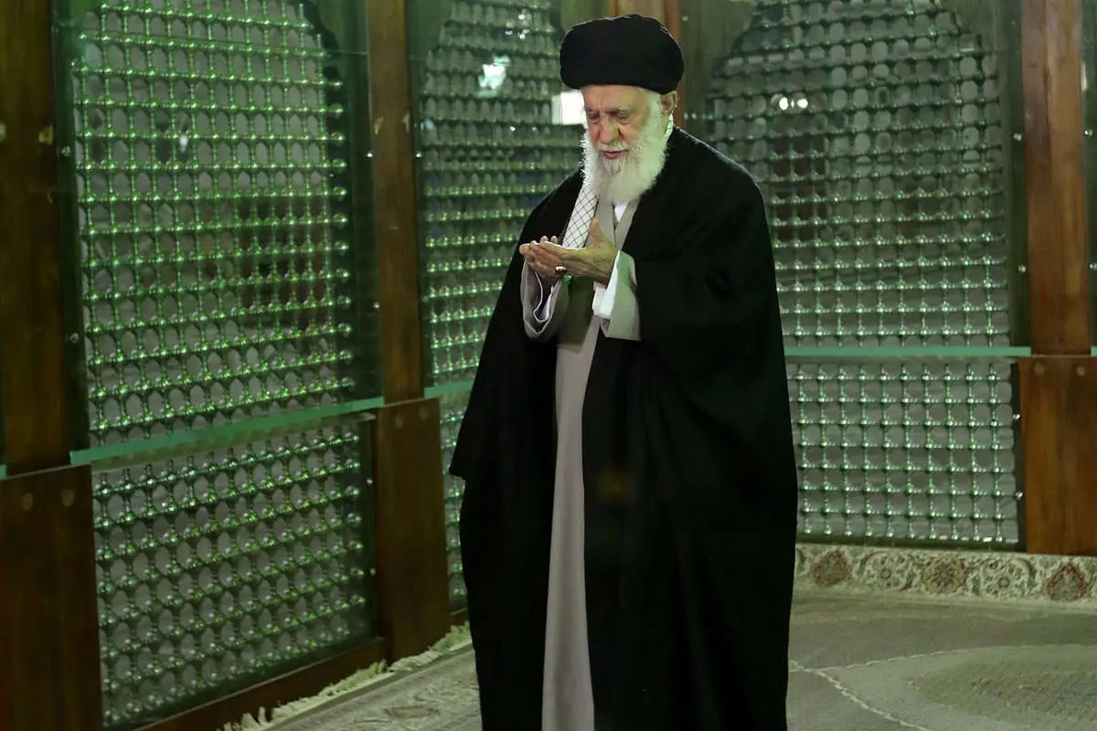 (تصاویر) حضور رهبر انقلاب در مرقد امام خمینی(ره)