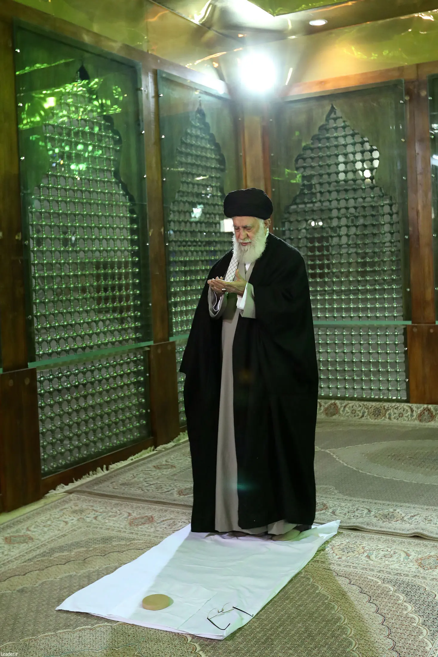 (تصاویر) حضور رهبر انقلاب در مرقد امام خمینی(ره)