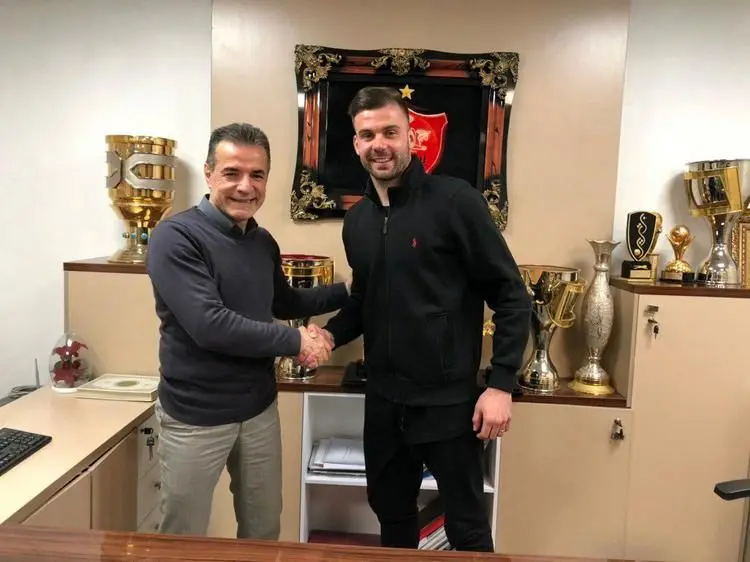 رادوشویچ با پرسپولیس تمدید کرد