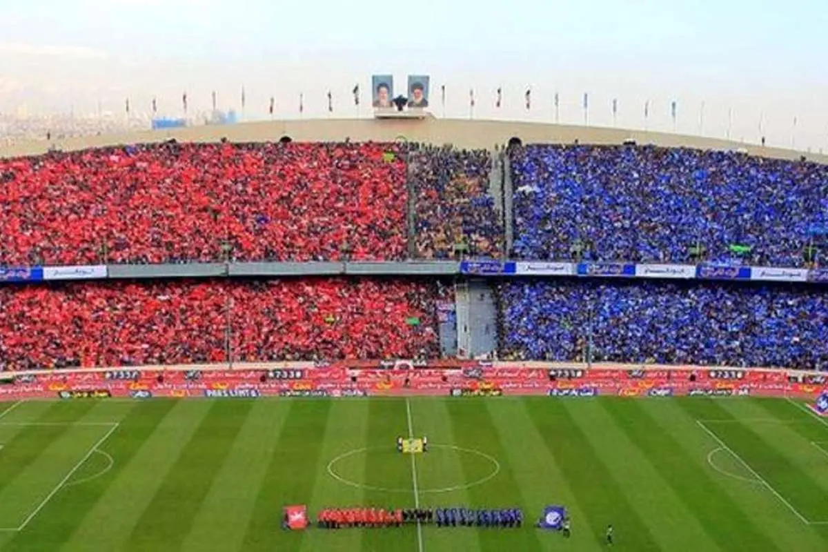 شباهت پیراهنهای استقلال و پرسپولیس برای دربی