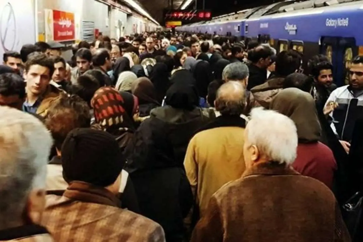 معمای ریزش مسافر از مترو
