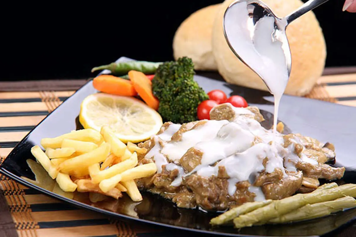 طرز تهیه بیف استروگانف روسی