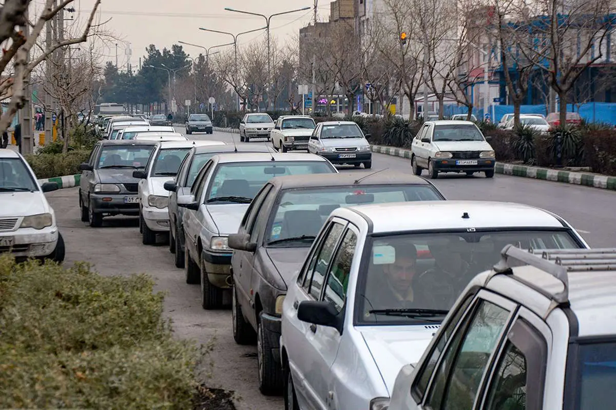 (تصاویر) صفهای طولانی معاینه فنی خودرو در مشهد