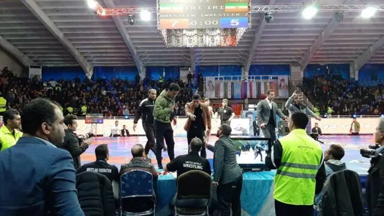 حمله برادر و مربی محمدرضا گرایی به داوران
