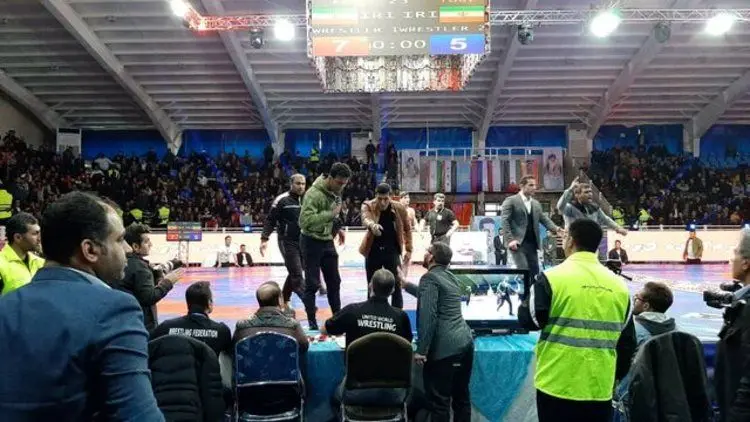 حمله برادر و مربی محمدرضا گرایی به داوران