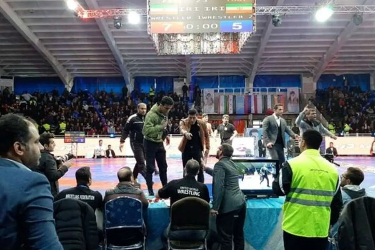 حمله برادر و مربی محمدرضا گرایی به داوران
