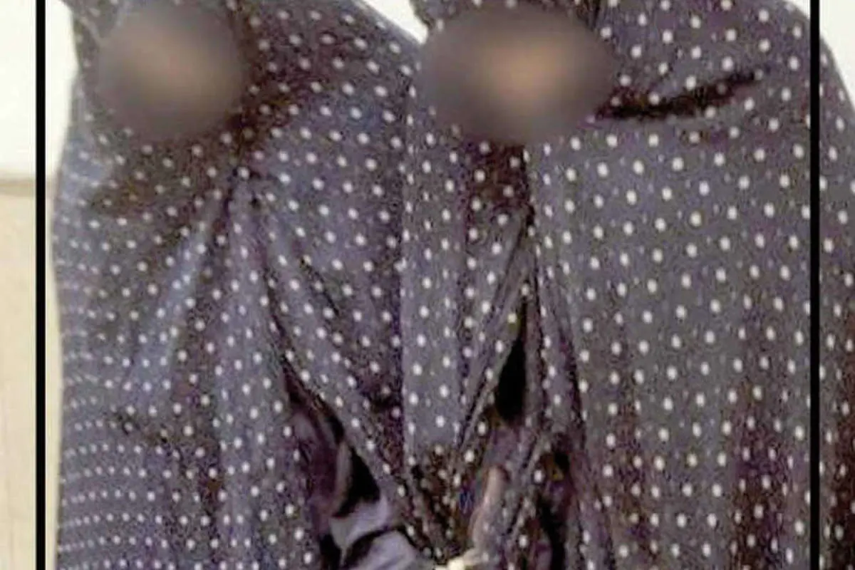 (عکس) این دو دختر با لباس پسرانه از خودروها سرقت میکردند