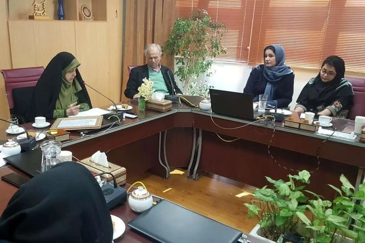 "انقلاب و انقلابیگری"؛ گفتگوی بین نسلی لطفالله میثمی و معصومه ابتکار با جوانان