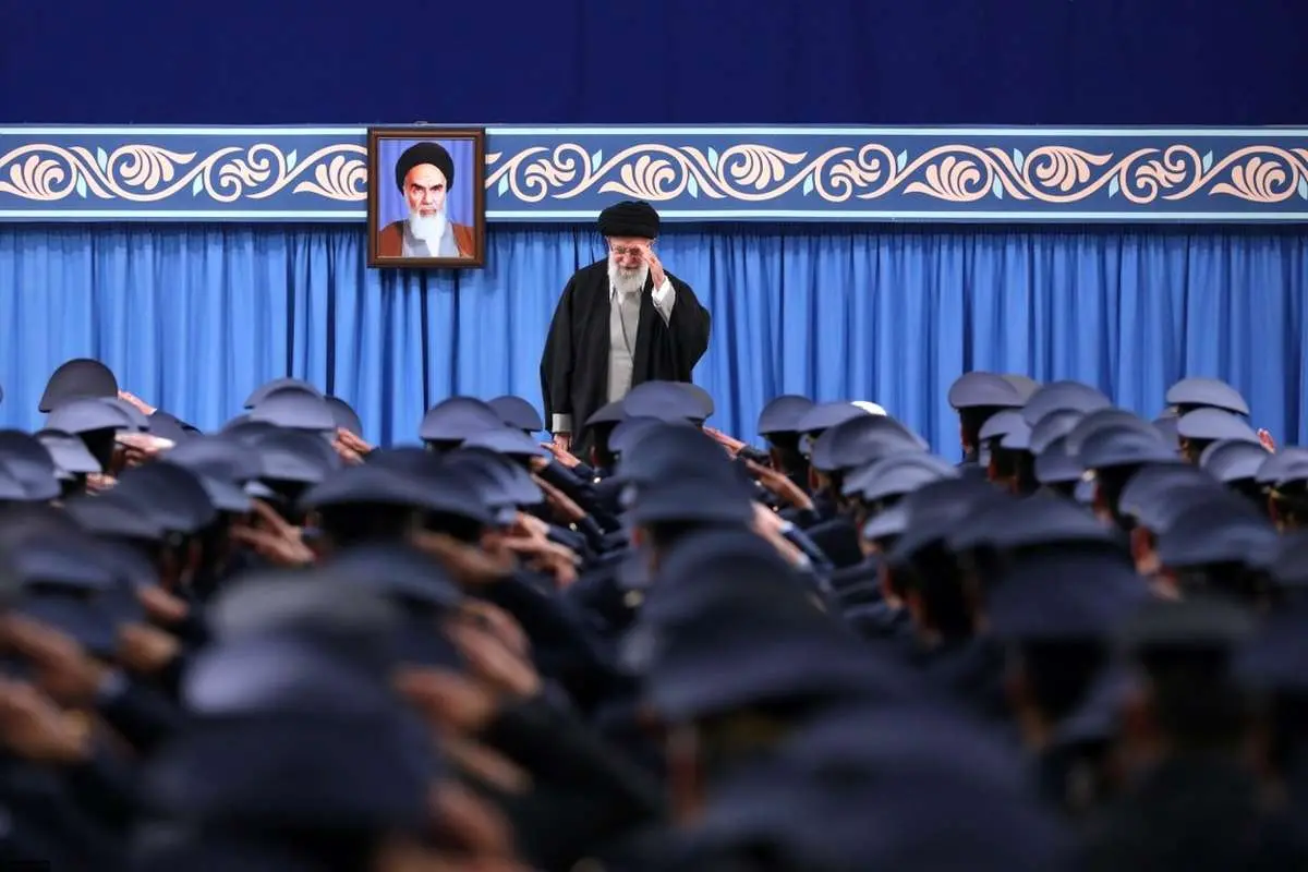 (تصاویر) دیدار فرماندهان و کارکنان نیروی هوایی ارتش با رهبر انقلاب