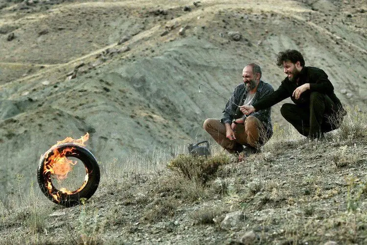 نقد و بررسی فیلم آتابای؛ و هر آنچه باید درباره این فیلم بدانید